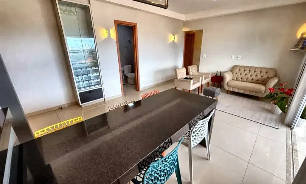 Mesa de jantar e sala de estar